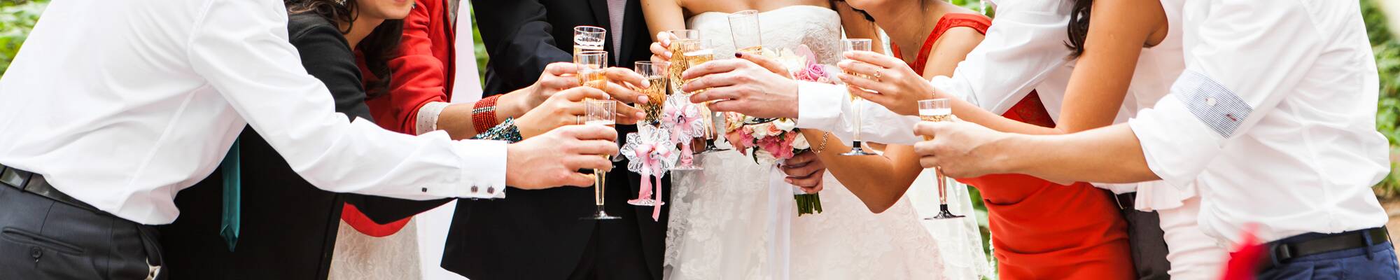 People toasting drinks